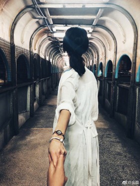 金晨鄧倫最新動(dòng)態(tài)，聚焦二人世界，各方觀點(diǎn)熱議