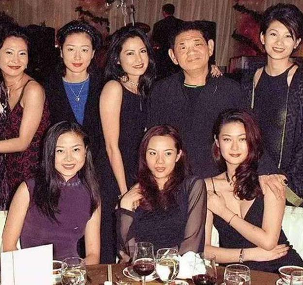 中國香港女明星，自信之光，展現(xiàn)變化之力