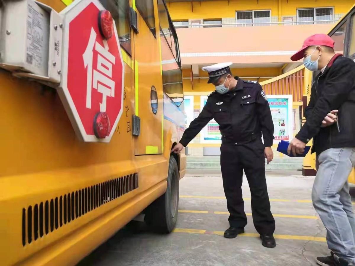 東莞交警最新動態(tài)揭秘，巷弄間的秘密小店大揭秘！