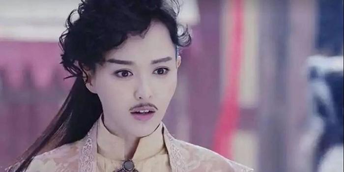 男扮女裝明星的力量，變化、自信與成就之路的探索