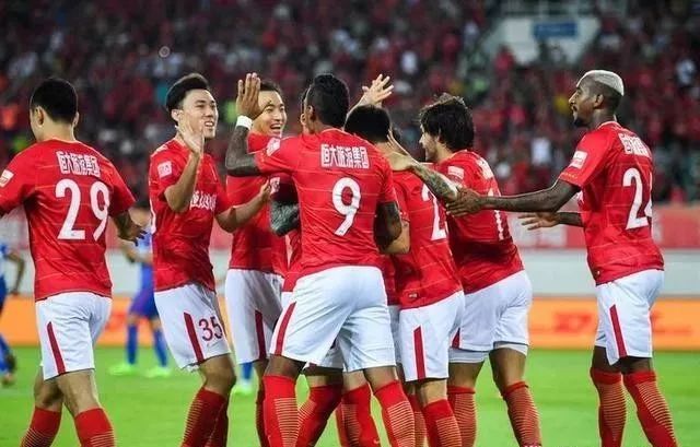 中超恒大最新動(dòng)態(tài)與小巷深處的足球文化與美食探秘