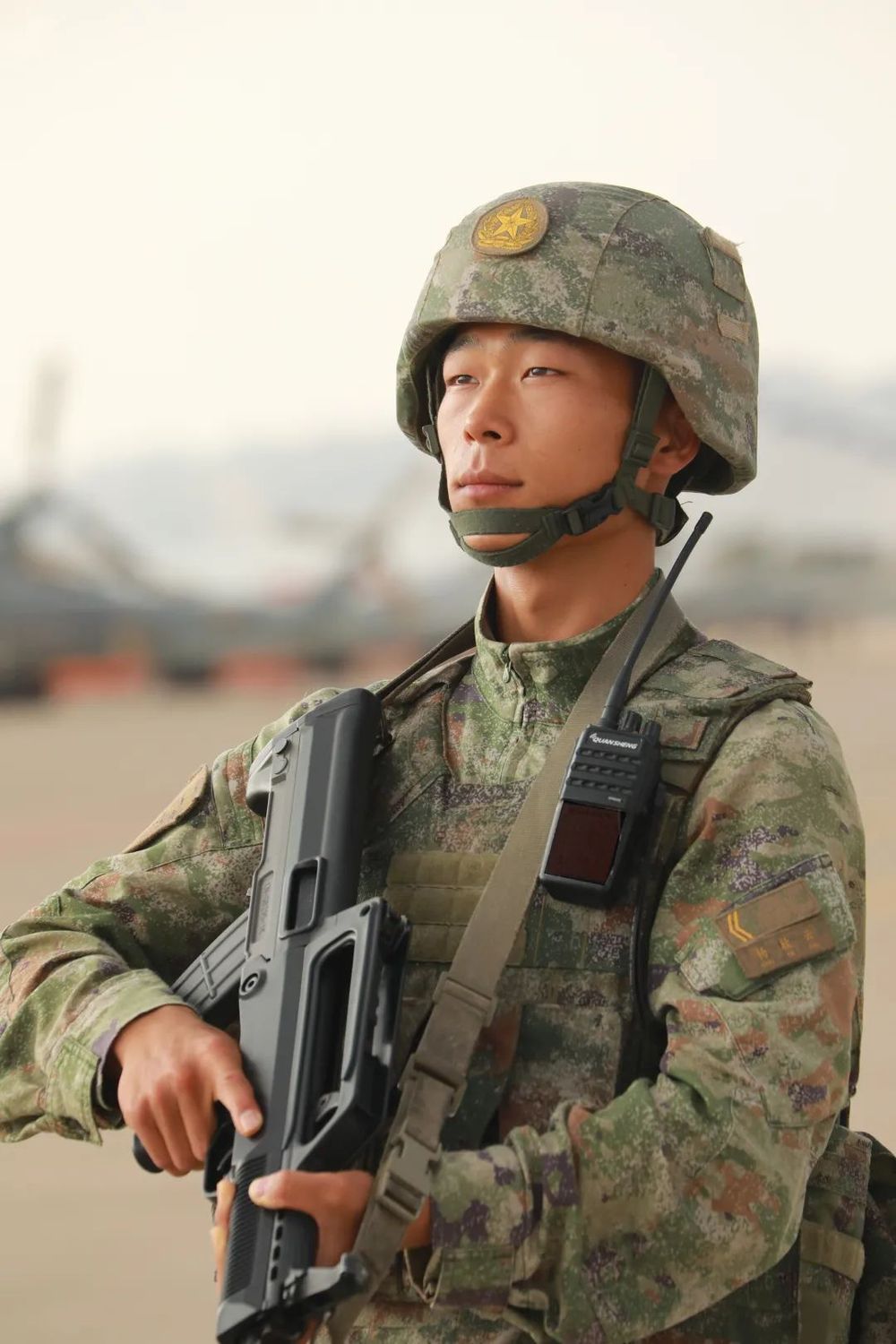 『最新軍裝揭秘，潮流與威嚴并存』