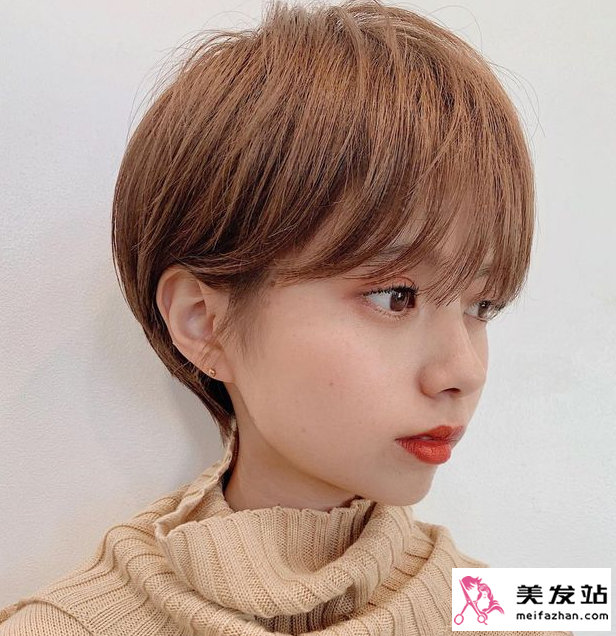 最新款短發(fā)發(fā)型女，小巷深處的時(shí)尚靈感與秘密圖片分享