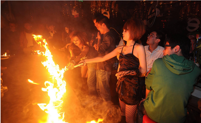 光影交織的時(shí)代傳奇，彌漫之夜2025最新款重磅發(fā)布