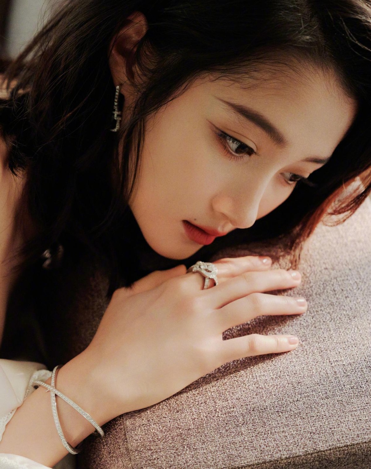 關(guān)曉彤最新寫(xiě)真圖片欣賞與獲取指南